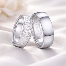 Elegantní stříbrný snubní prsten se zirkony a bílým smaltem 037W925AG53