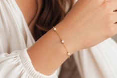 Elegantní zlatý náramek s perlami HELN-095Z17