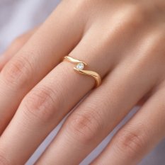 Zlatý prsten ze žlutého zlata se zirkonem RA002701