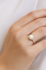Prsten z bílého zlata s perlou RPA00122