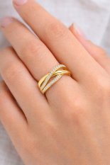 MINET Zlatý zapletený prsten s bílými zirkony JMG0108WGR58