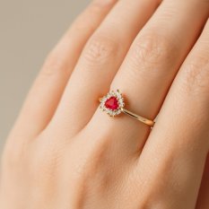 Zlatý prsten se zirkonem ve tvaru srdce KO-226812504RZ56