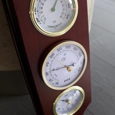 Dřevěné nástěnné hodiny s teploměrem a barometrem Prim E06P.3976.50