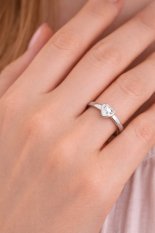 MINET Decentní stříbrný prsten srdce JMAS0328SR52