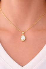 MINET Elegantní zlatý náhrdelník kapka s bílou perletí JMG0303WGN45