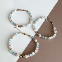 MINET Stříbrný náramek s přírodními perlami a barevnými kuličkami JMAN7006SB16