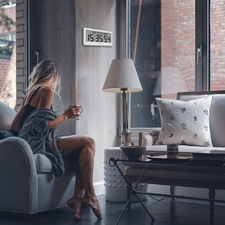 Velké bílé digitální hodiny s češtinou LAVVU MODIG řízené rádiovým signálem LCX0010 Velké bílé digitální hodiny s češtinou LAVVU MODIG řízené rádiovým signálem LCX0010