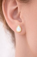 MINET Elegantní zlaté náušnice kapka s bílou perletí JMG0303WGE00