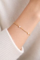 MINET Elegantní zlatý náramek s perlou JMG0084WGB17